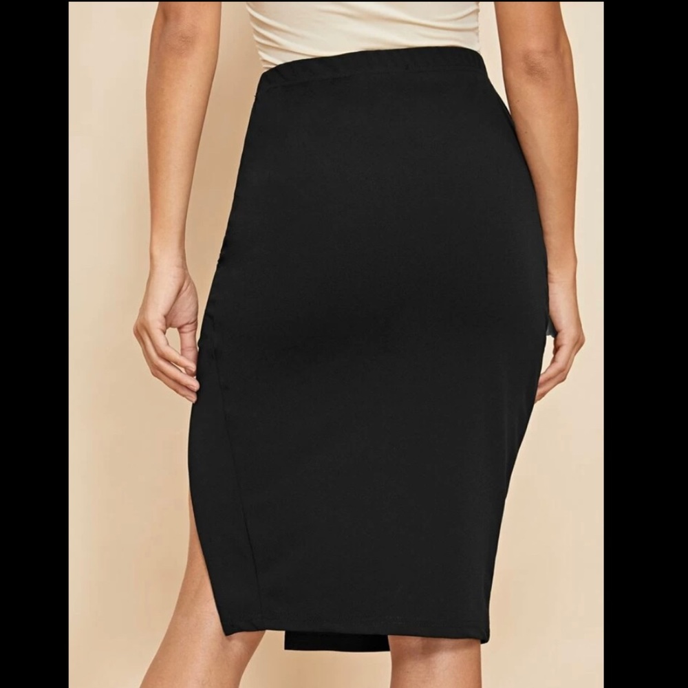 Black solid split skirt - Picture 2 of 5